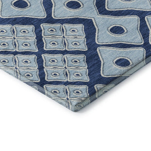 HomeRoots 8' Stylish Navy & Sky Blue Geometric Washable Round Rug with UV Protection - Perfect for Any Space! 668745