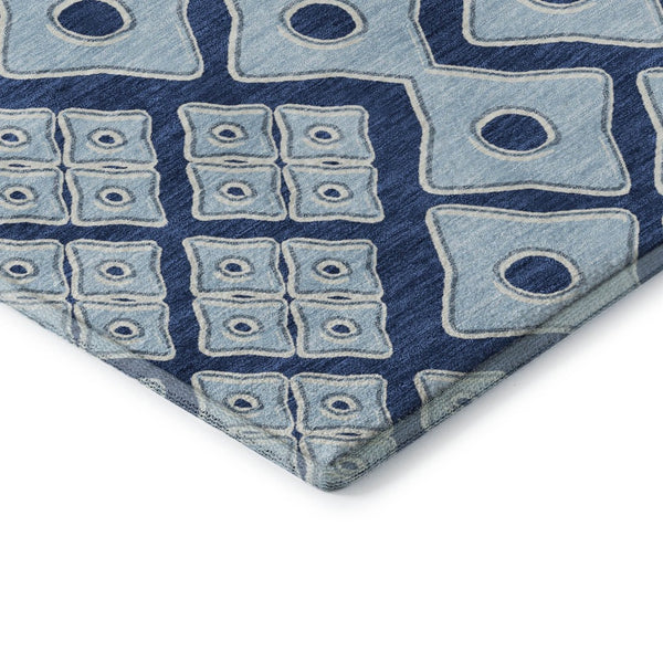 HomeRoots 8' Stylish Navy & Sky Blue Geometric Washable Round Rug with UV Protection - Perfect for Any Space! 668745