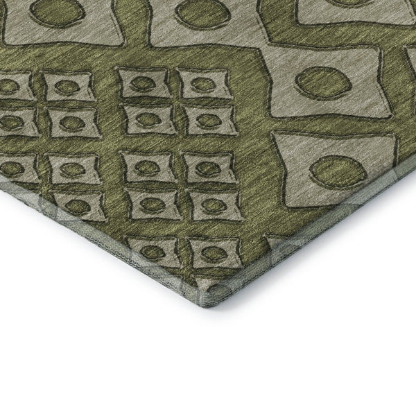 HomeRoots 8' Olive Green & Beige Geometric Washable Round Rug - Durable, Stylish, UV-Protected for High-Traffic Areas 668751