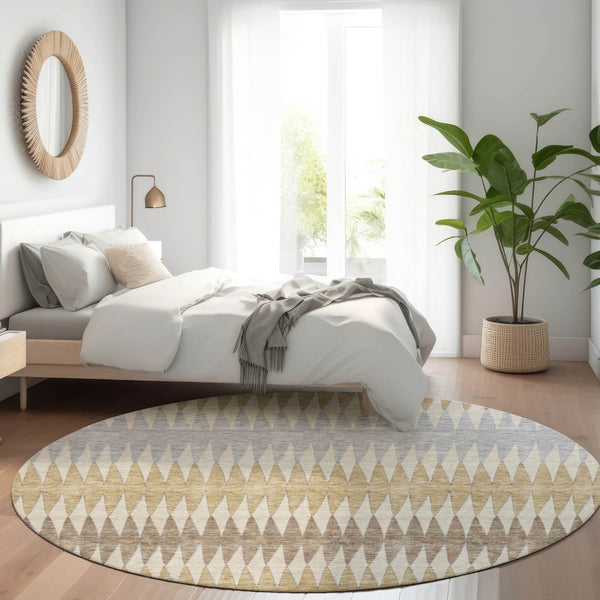 HomeRoots 8' Beige Gray Ivory Striped Round Rug - Washable, UV Protected, Stain Resistant, Family-Friendly Design 668949
