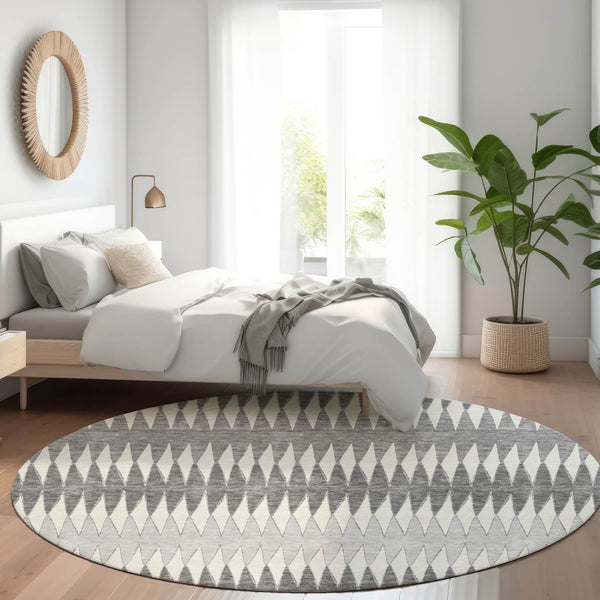 HomeRoots 8' Gray and Silver Striped Washable Round Rug - UV Protected, Stain-Resistant for Family Spaces 668967
