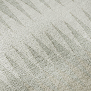 HomeRoots 8' Ivory and Beige Striped Washable Round Rug - UV Protected, Easy-Care, Perfect for Homes with Kids & Pets 668973