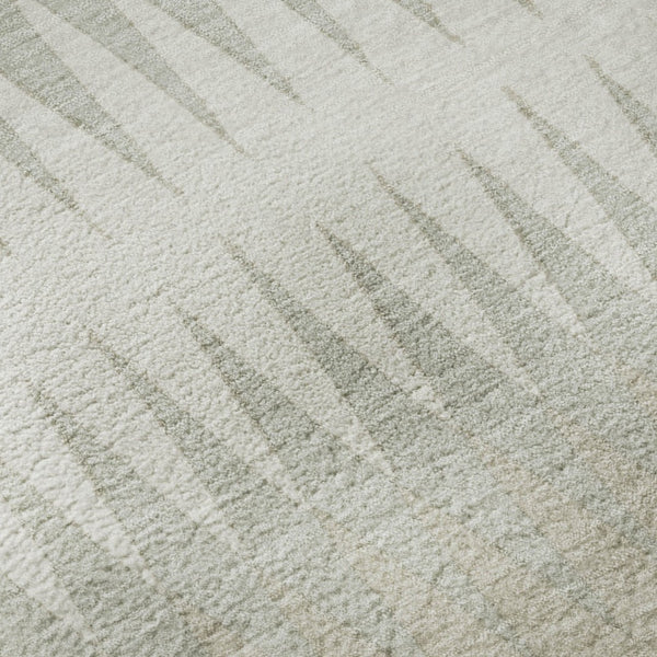 HomeRoots 8' Ivory and Beige Striped Washable Round Rug - UV Protected, Easy-Care, Perfect for Homes with Kids & Pets 668973