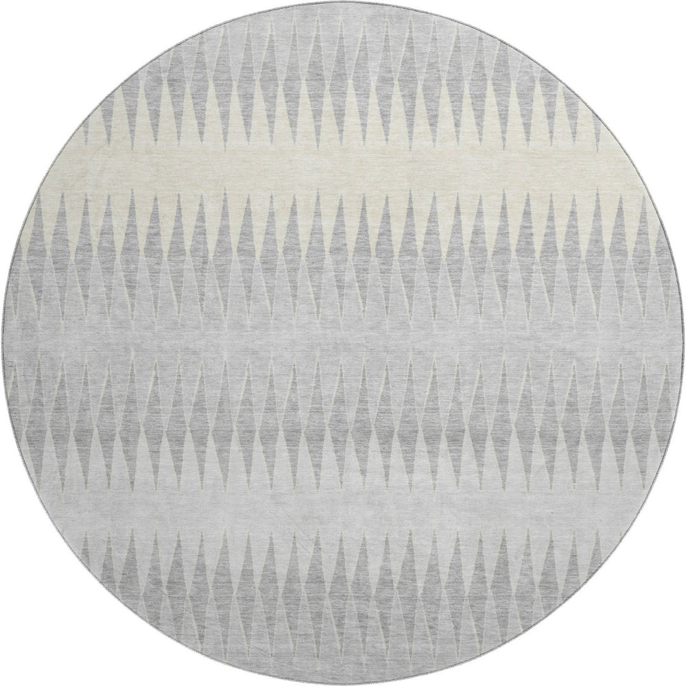 HomeRoots 8' Silver Ivory and Gray Striped Round Rug - Washable, UV Protected, Stain-Resistant, Modern Elegance 668997