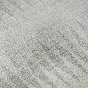 HomeRoots 8' Silver Ivory and Gray Striped Round Rug - Washable, UV Protected, Stain-Resistant, Modern Elegance 668997