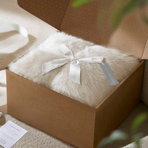 English Elm 1-piece Oversized Faux Fur Throw Bobcat Print Plush Velvet Backed Cozy Sofa Blanket White B035P408337