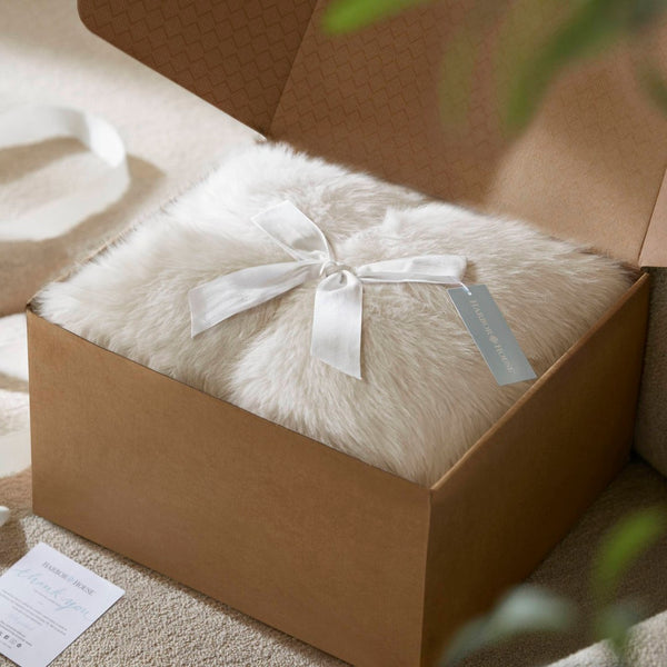 English Elm 1-piece Oversized Faux Fur Throw Bobcat Print Plush Velvet Backed Cozy Sofa Blanket White B035P408337