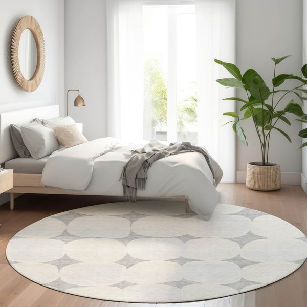 HomeRoots 8' Gray and Ivory Abstract Geometric Washable Round Rug - Stylish, Durable, UV-Protected Design! 669189
