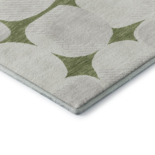 HomeRoots 8' Green and Ivory Abstract Geometric Round Rug - Washable, UV Protected, Perfect for High-Traffic Areas 669195
