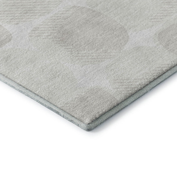 HomeRoots 8' Ivory and Beige Abstract Geometric Washable Round Rug with UV Protection for High-Traffic Areas 669201