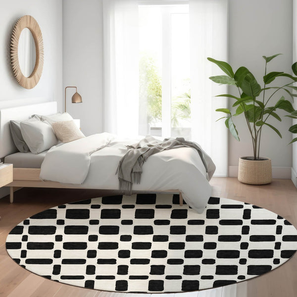HomeRoots 8' Black and Ivory Geometric Washable Round Rug - Durable, Stain-Resistant, UV Protected Design! 669255