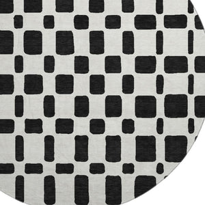 HomeRoots 8' Black and Ivory Geometric Washable Round Rug - Durable, Stain-Resistant, UV Protected Design! 669255