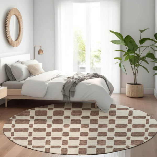 HomeRoots 8' Brown and Ivory Geometric Washable Round Rug - Durable, UV-Resistant, Perfect for High-Traffic Spaces! 669267