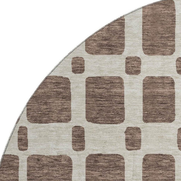 HomeRoots 8' Brown and Ivory Geometric Washable Round Rug - Durable, UV-Resistant, Perfect for High-Traffic Spaces! 669267