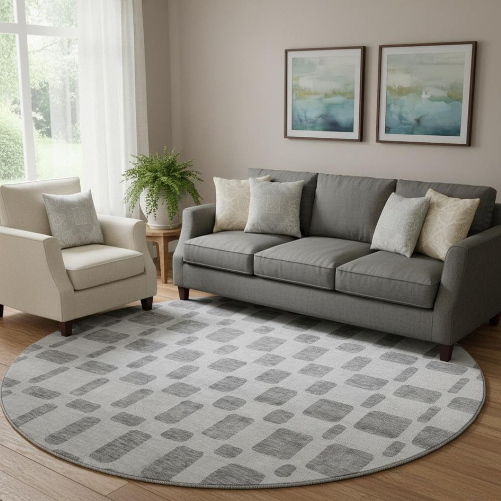 HomeRoots 8' Gray and Ivory Geometric Washable Round Rug with UV Protection for Modern Homes and Outdoor Spaces 669273