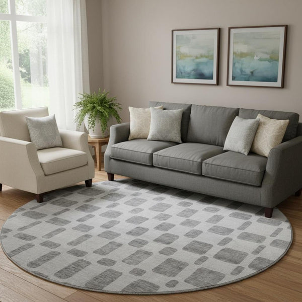HomeRoots 8' Gray and Ivory Geometric Washable Round Rug with UV Protection for Modern Homes and Outdoor Spaces 669273