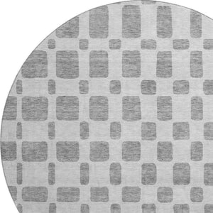 HomeRoots 8' Gray and Ivory Geometric Washable Round Rug with UV Protection for Modern Homes and Outdoor Spaces 669273