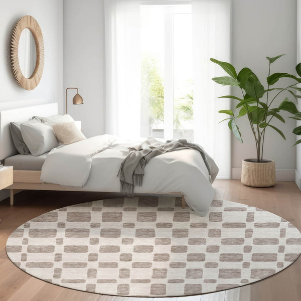 HomeRoots 8' Taupe and Ivory Geometric Round Rug – Washable, UV Protected, Perfect for High-Traffic Areas! 669315