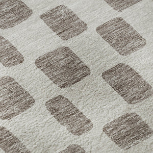 HomeRoots 8' Taupe and Ivory Geometric Round Rug – Washable, UV Protected, Perfect for High-Traffic Areas! 669315