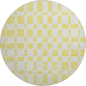 HomeRoots 8' Yellow and Beige Geometric Round Rug - Washable, UV Protected, Durable Design for High-Traffic Areas 669333
