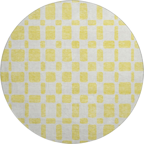 HomeRoots 8' Yellow and Beige Geometric Round Rug - Washable, UV Protected, Durable Design for High-Traffic Areas 669333