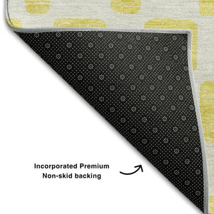 HomeRoots 8' Yellow and Beige Geometric Round Rug - Washable, UV Protected, Durable Design for High-Traffic Areas 669333