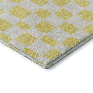 HomeRoots 8' Yellow and Beige Geometric Round Rug - Washable, UV Protected, Durable Design for High-Traffic Areas 669333