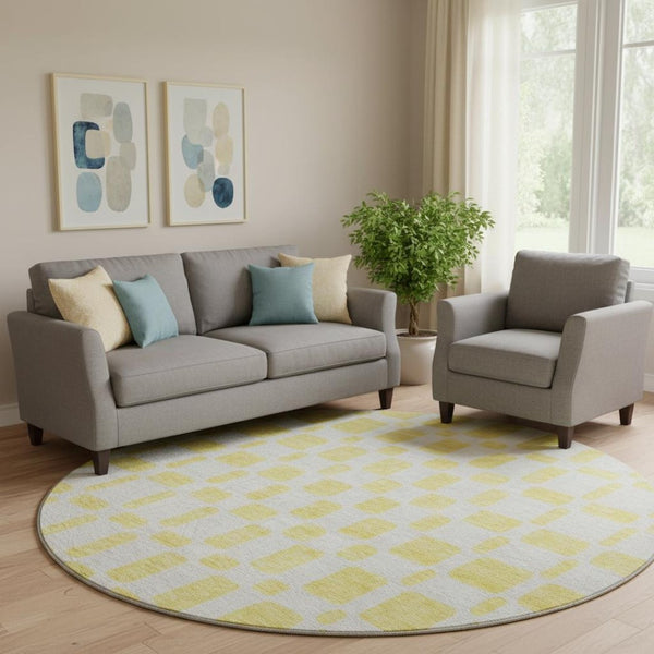 HomeRoots 8' Yellow and Beige Geometric Round Rug - Washable, UV Protected, Durable Design for High-Traffic Areas 669333