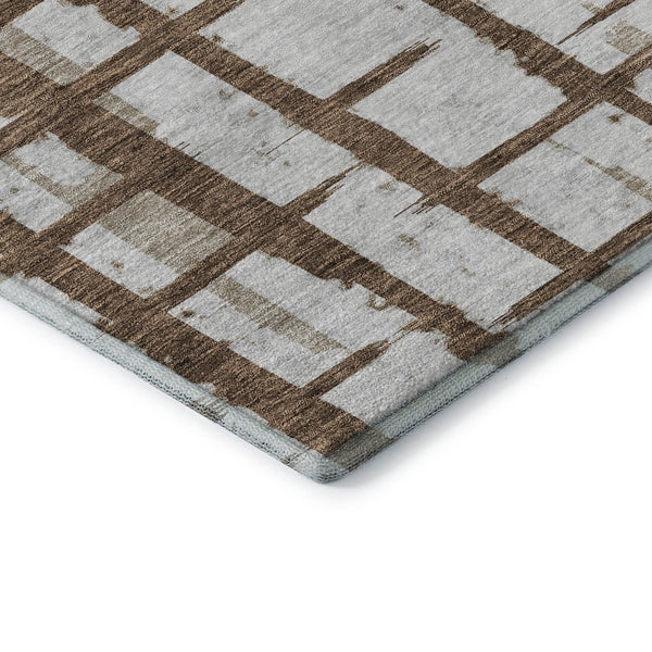 HomeRoots 8' Chocolate Striped Round Rug - Washable, UV-Protected, Stain-Resistant for Cozy Living Spaces 669351