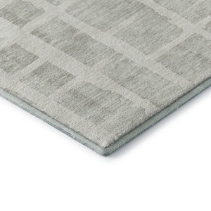 HomeRoots 8' Ivory and Beige Striped Washable Round Rug with UV Protection - Durable, Low-Maintenance Style for Any Space 669375