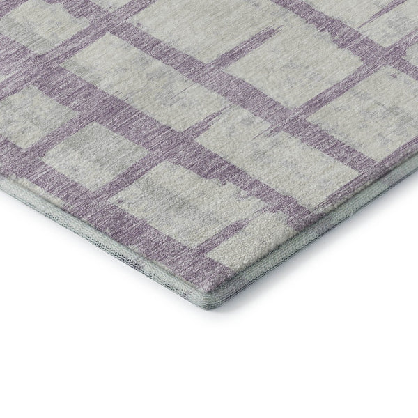 HomeRoots 8' Stylish Lavender and Beige Striped Round Rug – Washable, UV Protected, Stain Resistant for Homes 669381