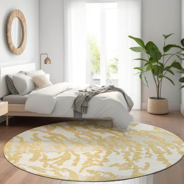 HomeRoots 8' Gold and Ivory Animal Print Round Rug - Washable, UV Protected, Stylish & Durable for Busy Homes 669435