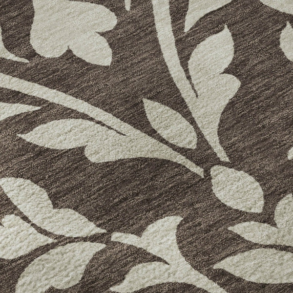 HomeRoots 8' Chocolate and Beige Floral Round Rug – Washable, UV Protected, & Ideal for Homes with Kids & Pets! 669591