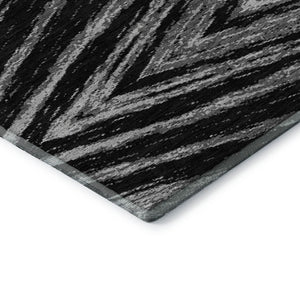 HomeRoots 8' Washable Black and Gray Abstract Round Rug with UV Protection - Durable, Stylish, Pet-Friendly Design 669675