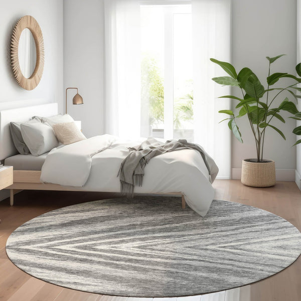 HomeRoots 8' Gray And Ivory Abstract Round Rug - Washable, UV-Protected, Stylish for High-Traffic Areas 669699