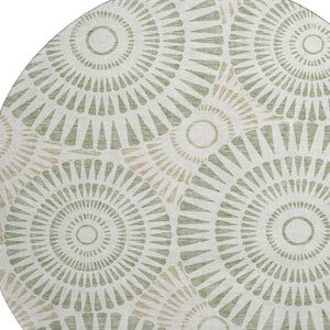 HomeRoots 8' Artichoke Green & Ivory Geometric Round Rug - Washable, UV Protected, Perfect for Family Spaces! 669748