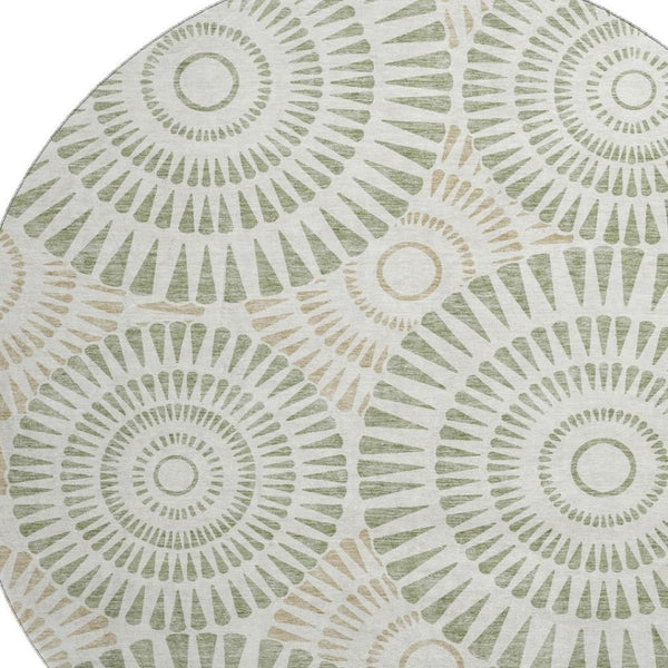 HomeRoots 8' Artichoke Green & Ivory Geometric Round Rug - Washable, UV Protected, Perfect for Family Spaces! 669748