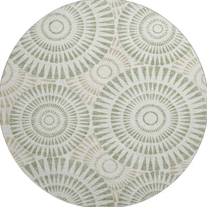 HomeRoots 8' Artichoke Green & Ivory Geometric Round Rug - Washable, UV Protected, Perfect for Family Spaces! 669748