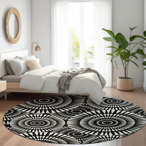 HomeRoots 8' Black And Ivory Geometric Round Rug - Washable, UV Protected & Perfect for High-Traffic Areas 669754
