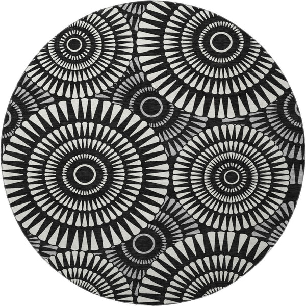 HomeRoots 8' Black And Ivory Geometric Round Rug - Washable, UV Protected & Perfect for High-Traffic Areas 669754