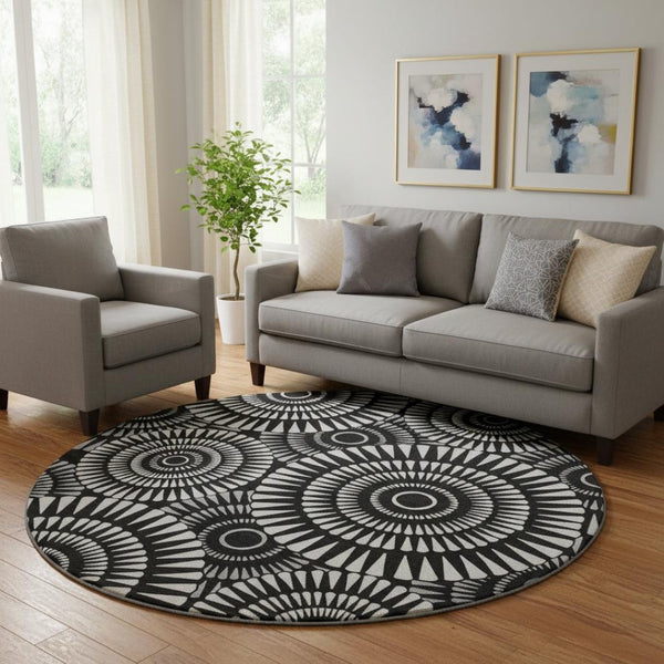 HomeRoots 8' Black And Ivory Geometric Round Rug - Washable, UV Protected & Perfect for High-Traffic Areas 669754