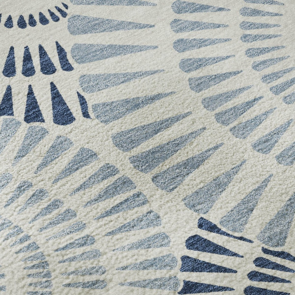 HomeRoots 8' Blue and Ivory Geometric Round Rug - Washable, UV-Protected, Perfect for Homes with Kids & Pets! 669760