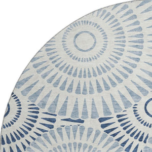 HomeRoots 8' Blue and Ivory Geometric Round Rug - Washable, UV-Protected, Perfect for Homes with Kids & Pets! 669760