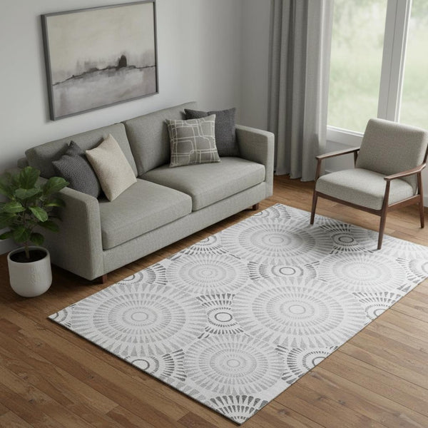 HomeRoots 5' Gray & Silver Geometric Area Rug - Washable, UV Protected, Stain-Resistant, Perfect for Families! 669783