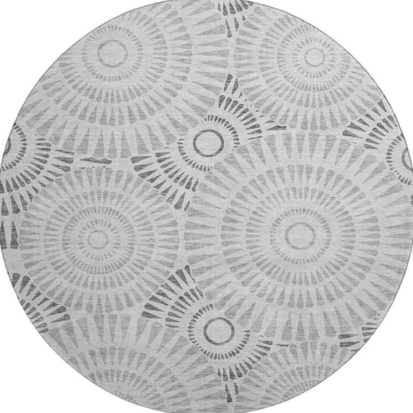 HomeRoots 8' Gray and Silver Geometric Round Rug - Washable, Stain Resistant, UV Protected for Modern Spaces 669784