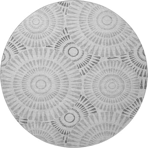 HomeRoots 8' Gray and Silver Geometric Round Rug - Washable, Stain Resistant, UV Protected for Modern Spaces 669784