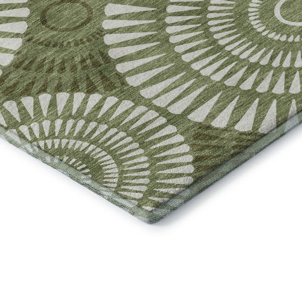 HomeRoots 8' Washable Round Rug in Green and Ivory with UV Protection, Stain Resistance & Modern Design 669790