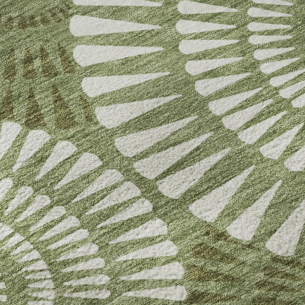 HomeRoots 8' Washable Round Rug in Green and Ivory with UV Protection, Stain Resistance & Modern Design 669790