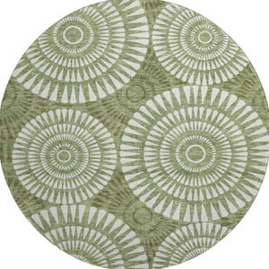 HomeRoots 8' Washable Round Rug in Green and Ivory with UV Protection, Stain Resistance & Modern Design 669790