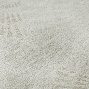HomeRoots 8' Washable Round Rug in Ivory & Beige Geometric Design - UV Protected, Durable & Easy Care for Homes 669796